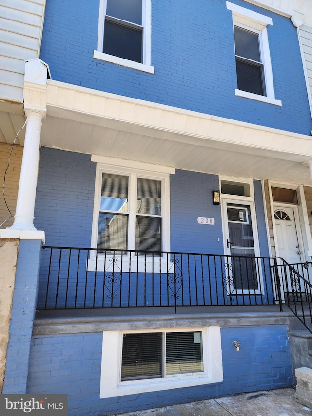 doorway to property featuring covered porch