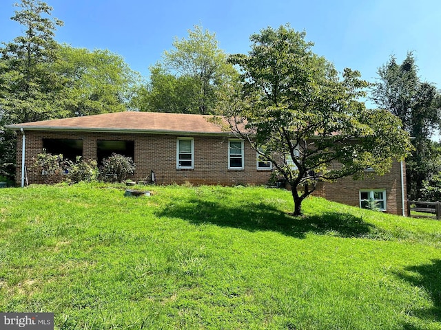 exterior space featuring a lawn