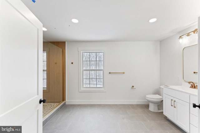 full bathroom with toilet, recessed lighting, vanity, and baseboards