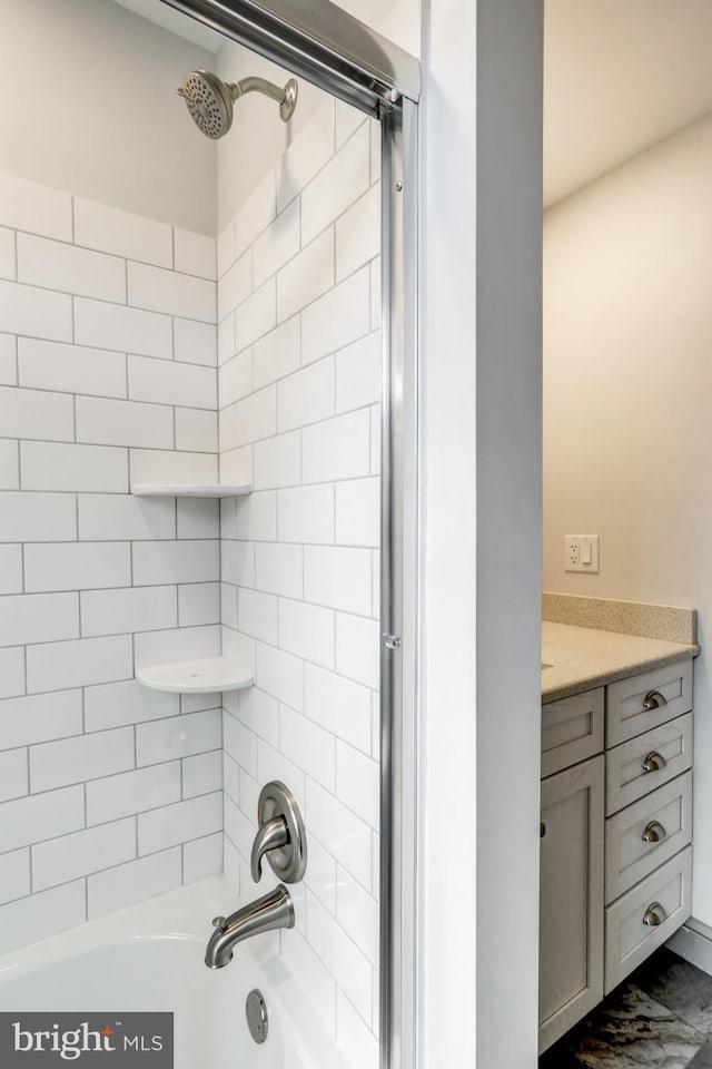 bathroom featuring vanity and tiled shower / bath