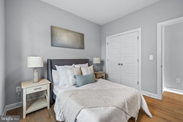 bedroom featuring dark wood-type flooring and a closet