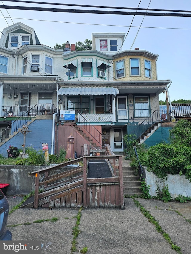 view of front facade