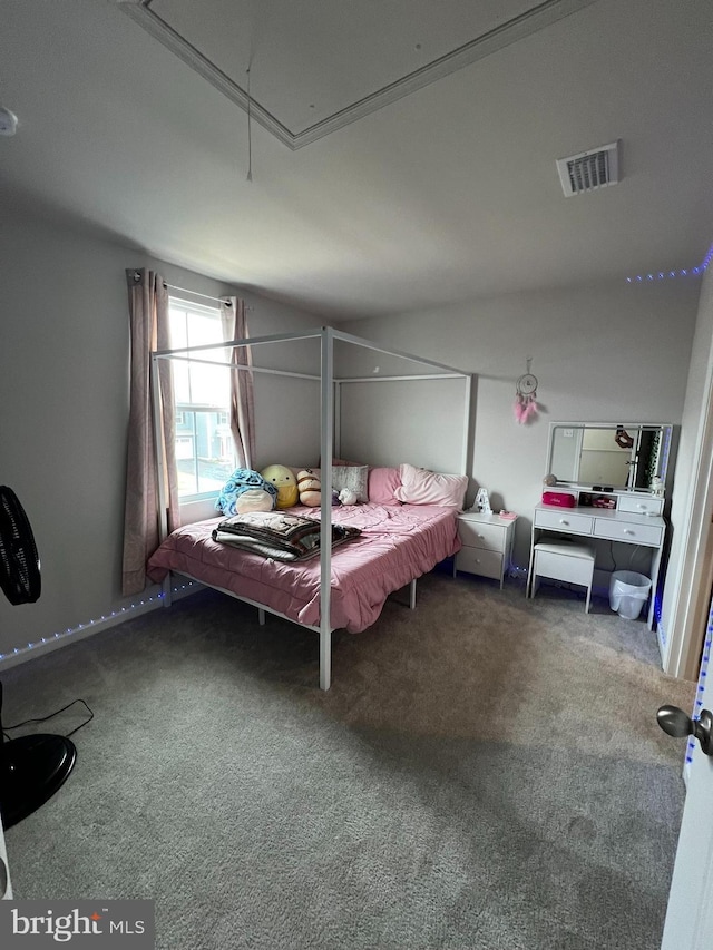 bedroom featuring carpet floors