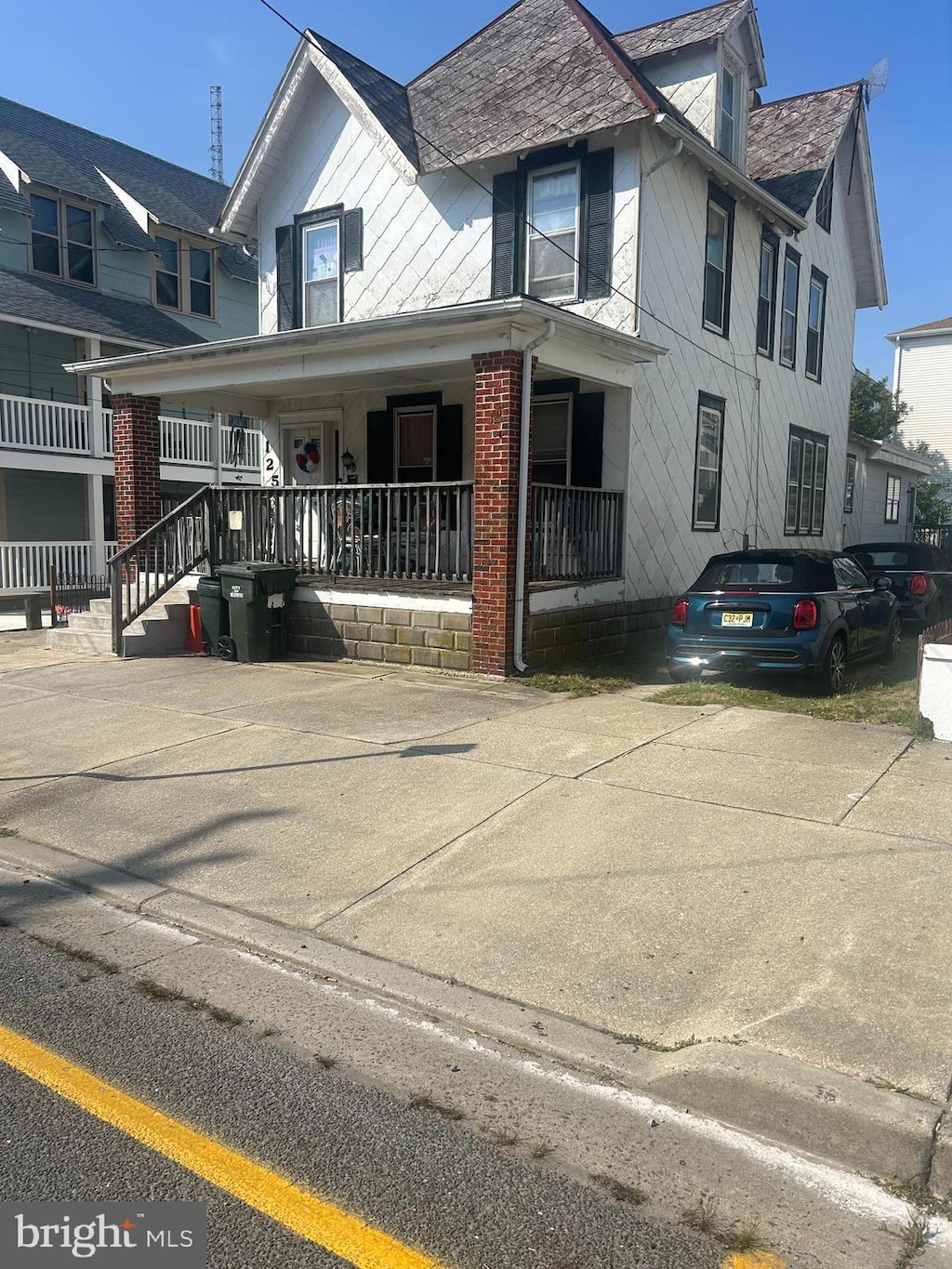 view of front of home featuring covered porch