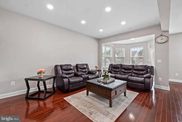 living area featuring recessed lighting, dark wood-style flooring, and baseboards