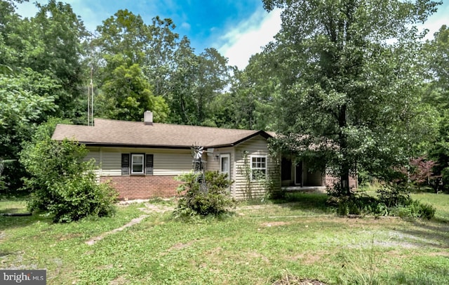 view of front of house with a front yard