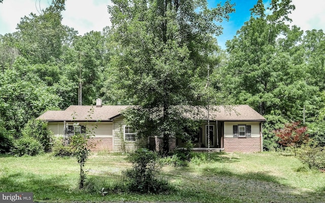 view of front of home with a front yard