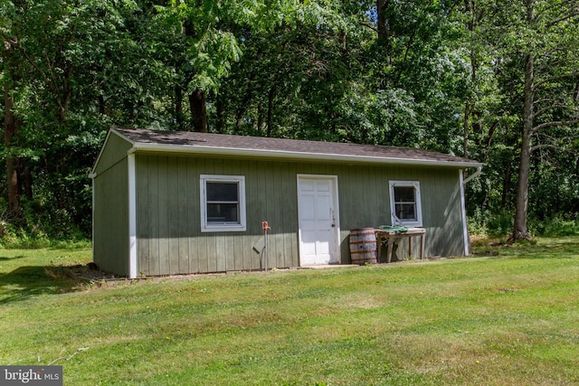 view of outdoor structure featuring a yard