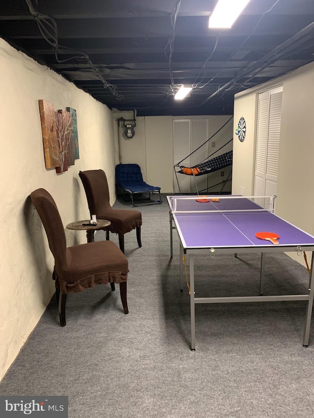 game room with carpet flooring