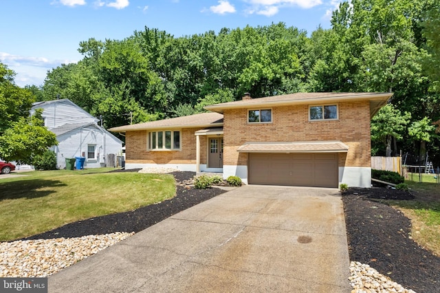 view of front facade featuring a front yard and a garage