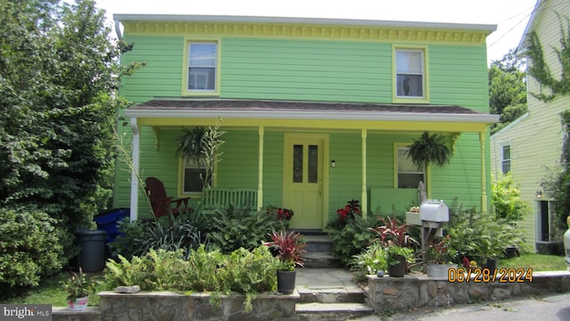 view of front facade with covered porch