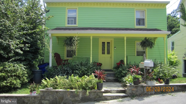 view of front of property featuring covered porch