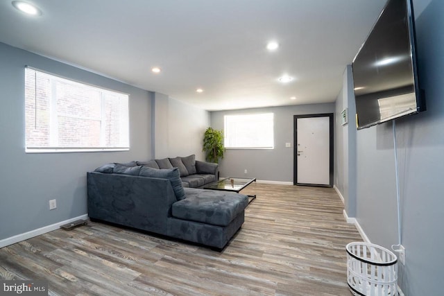 living area featuring visible vents, recessed lighting, light wood finished floors, and baseboards