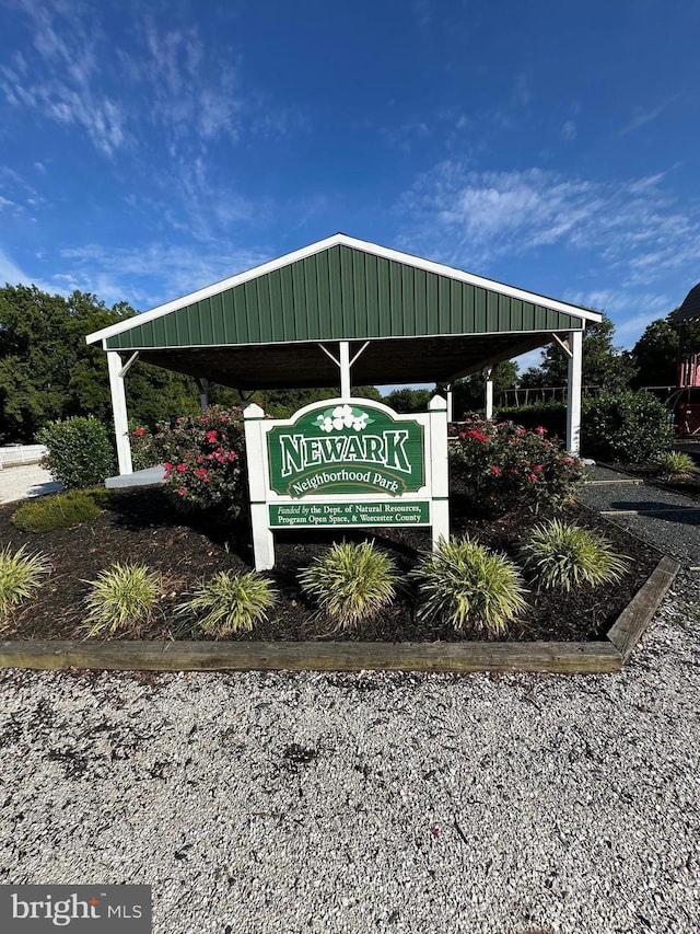 view of community / neighborhood sign