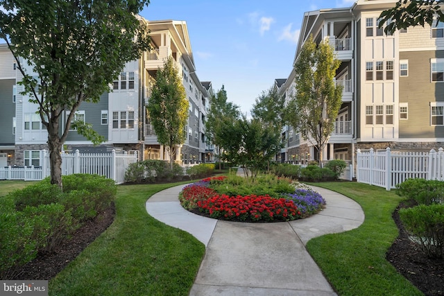 view of home's community featuring a lawn