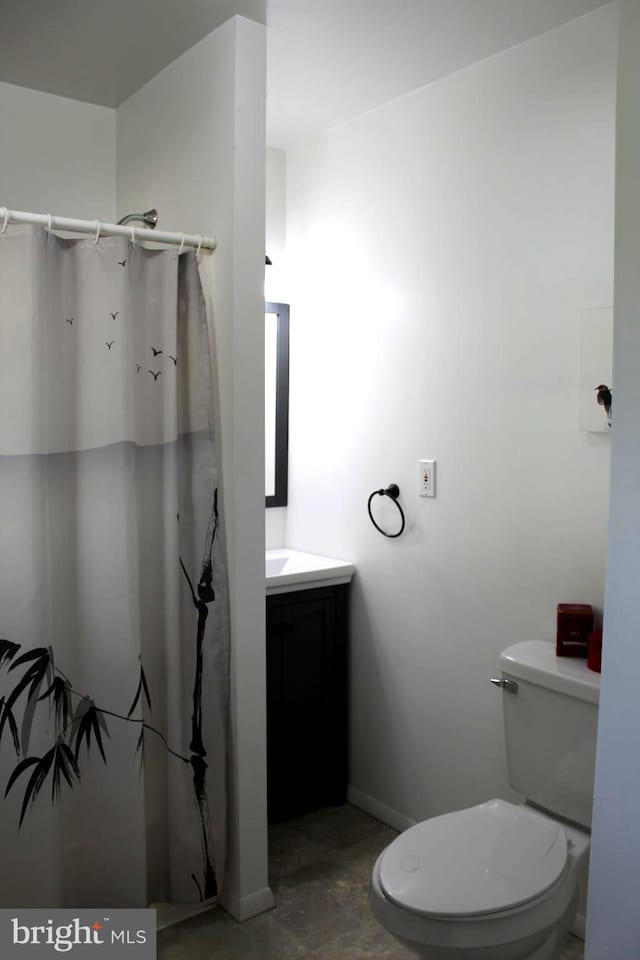 bathroom featuring curtained shower, toilet, and vanity