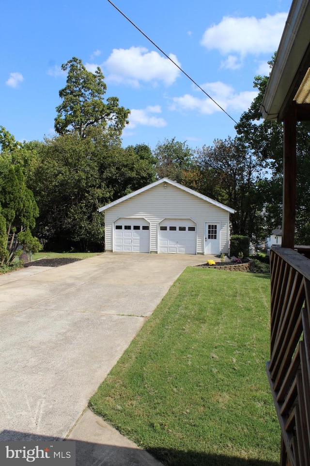 view of side of property featuring an outdoor structure, a lawn, and a garage