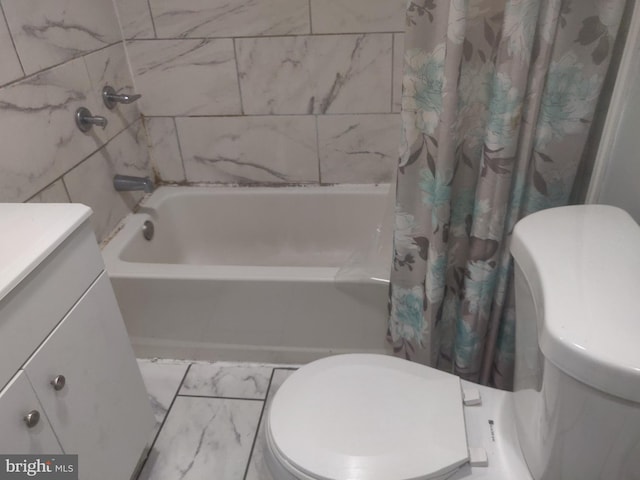 full bath with shower / bath combination with curtain, toilet, and vanity