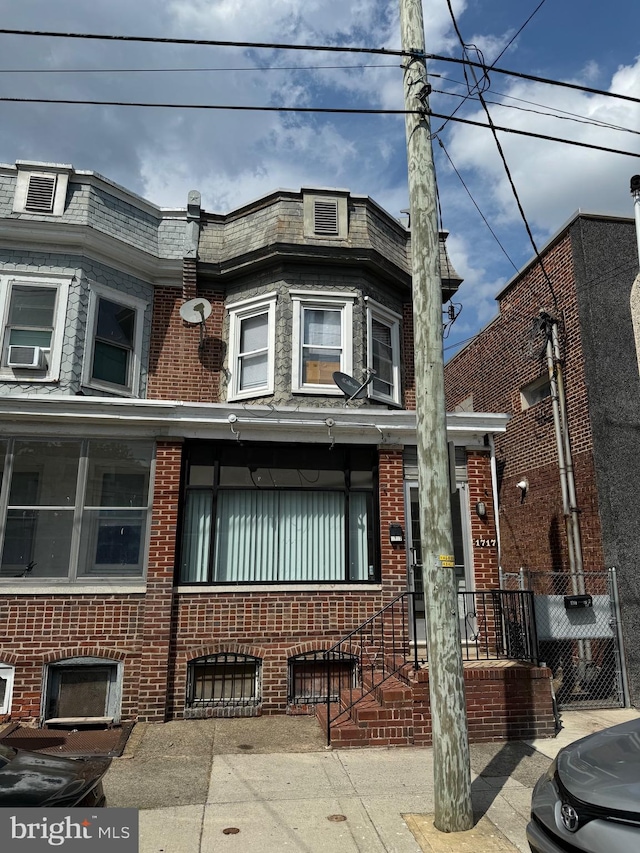 1717 W 4th St, Wilmington, DE 19805 - townhome / multi-family property featuring cooling unit and brick siding