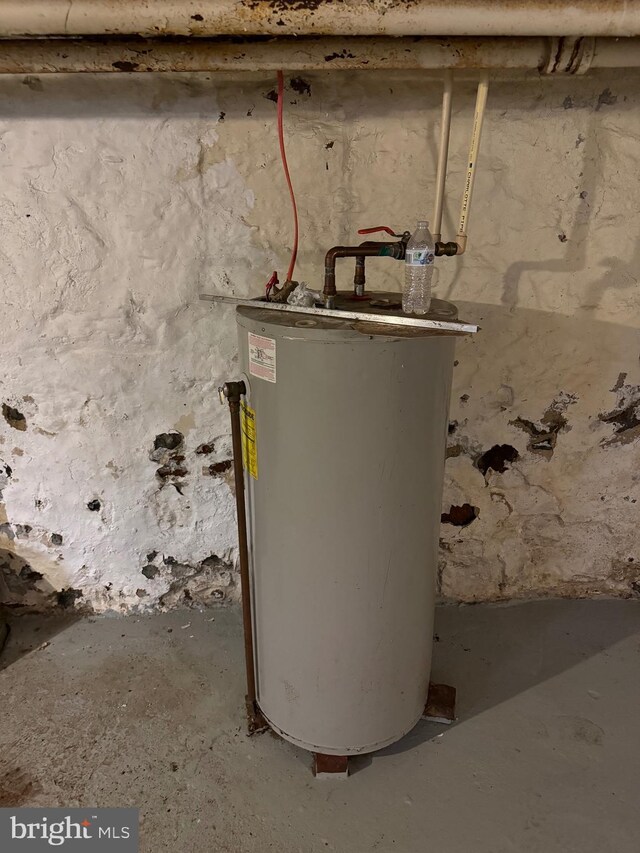 1717 W 4th St, Wilmington, DE 19805 - utilities featuring water heater
