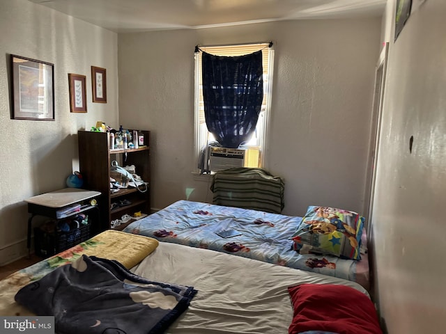 1717 W 4th St, Wilmington, DE 19805 - bedroom featuring a textured wall and cooling unit