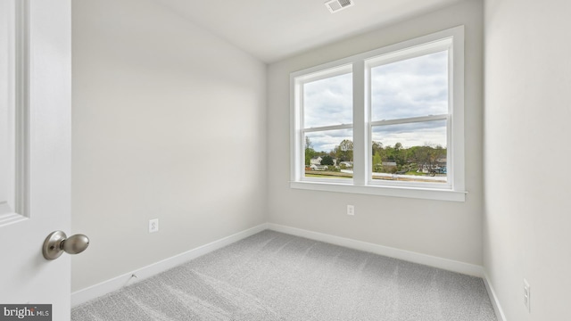 spare room with carpet flooring