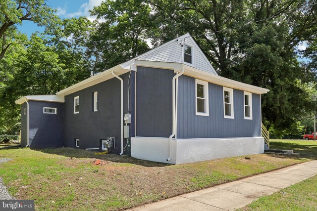 view of side of property with a lawn