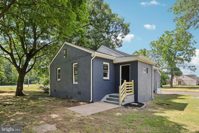 view of front of house with a front yard