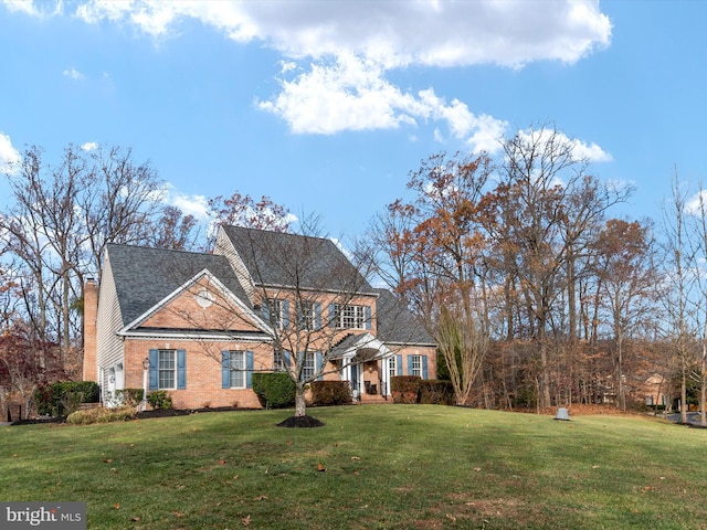 colonial inspired home featuring a front yard