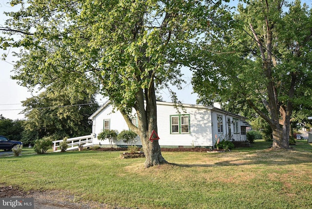 view of side of property featuring a yard