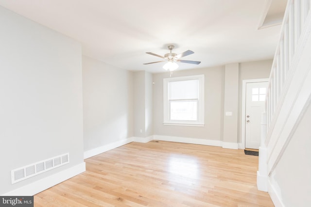 unfurnished room featuring light hardwood / wood-style floors and ceiling fan