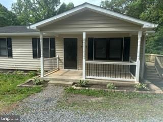 view of front of property featuring a porch