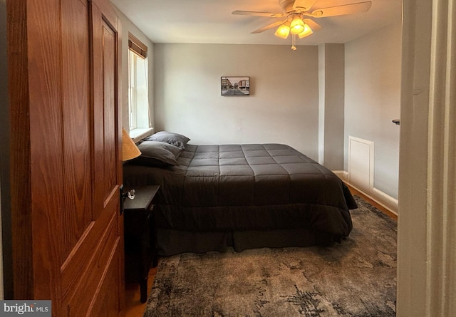 bedroom with ceiling fan