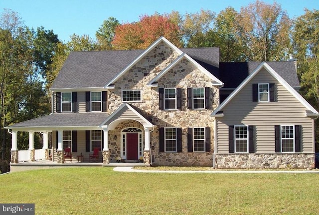 view of front of home featuring a front lawn