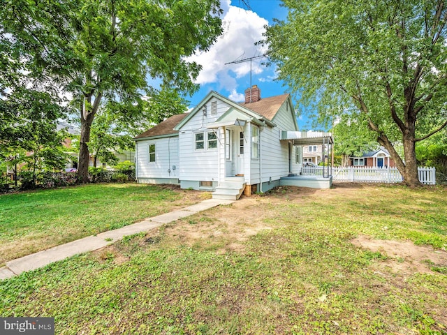 view of front of home featuring a front yard