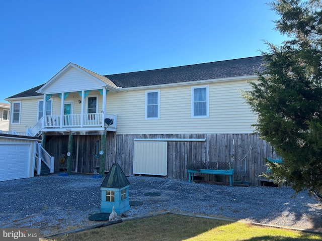 view of front of property featuring a porch