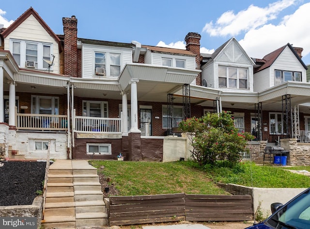 view of front facade with covered porch and a front yard