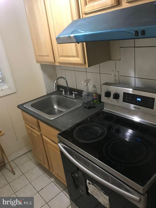 kitchen featuring light brown cabinetry, tasteful backsplash, sink, light tile patterned floors, and stainless steel electric range