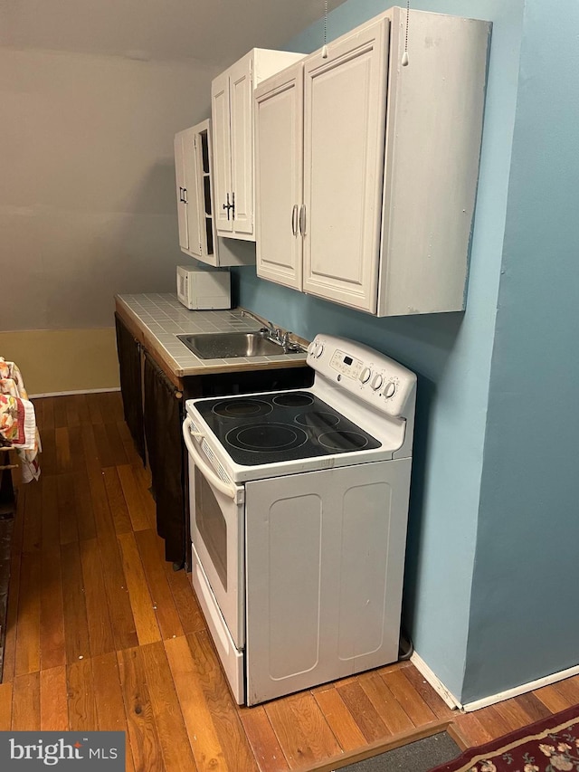 laundry room with sink and light hardwood / wood-style floors