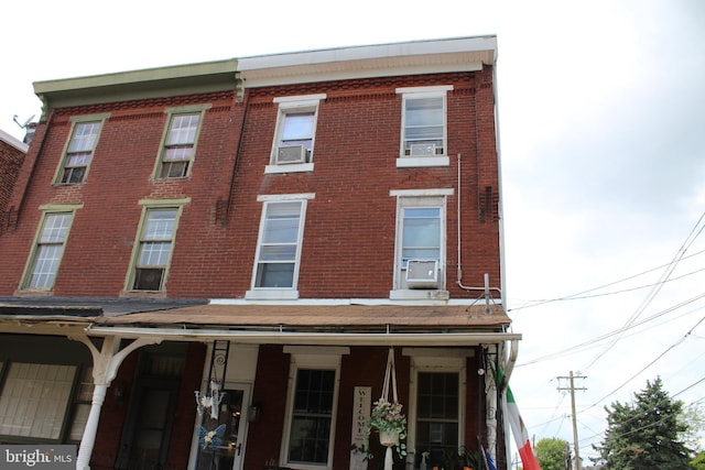 townhome / multi-family property with a porch and cooling unit