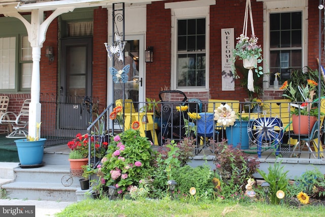 entrance to property featuring a porch