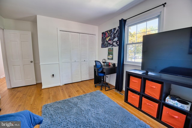 office area featuring light hardwood / wood-style flooring