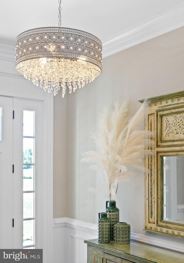 details featuring a notable chandelier and crown molding