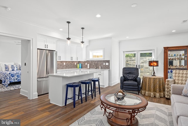 living room featuring dark hardwood / wood-style floors and crown molding