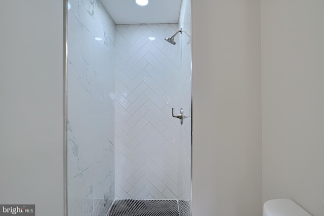 bathroom featuring toilet and tiled shower