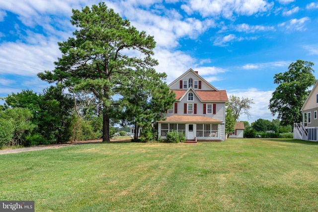 view of front of home featuring a front yard