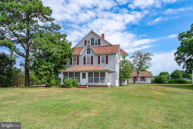 view of front of property with a front yard