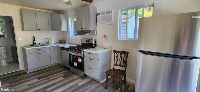 kitchen with stainless steel appliances, gray cabinets, sink, and a wall mounted air conditioner