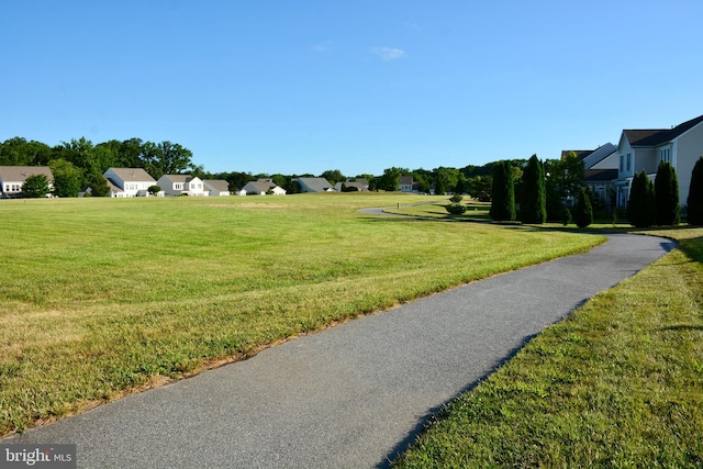 view of property's community featuring a lawn