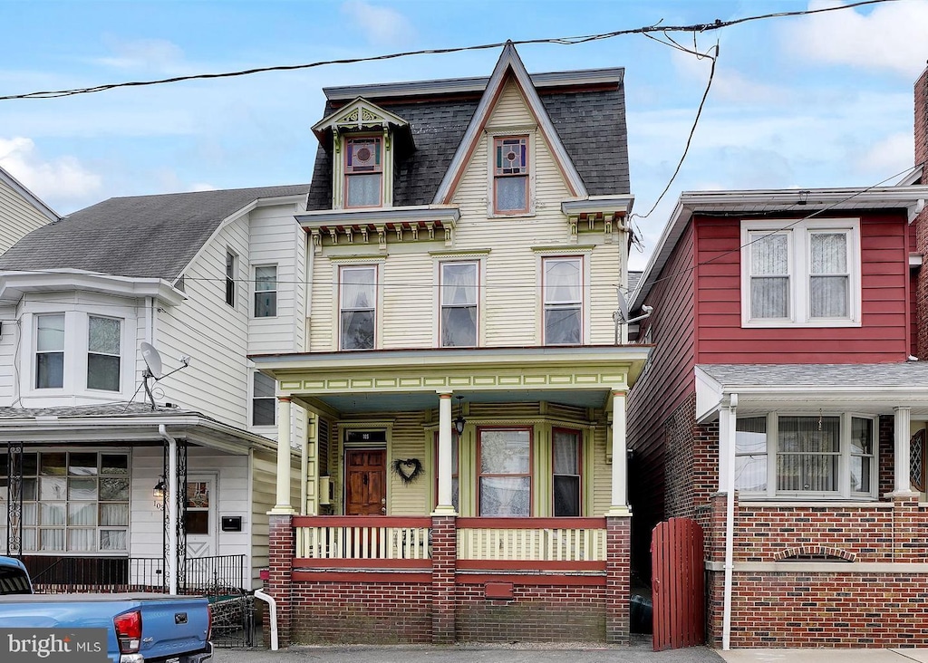 view of front of house with a porch